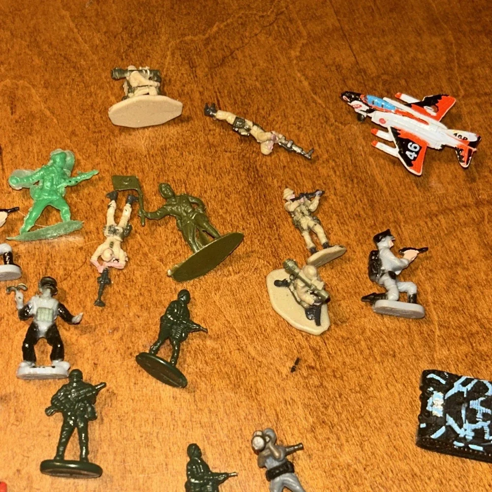 Miniature Army Men Fogure & Vehicle Soma Lot B1